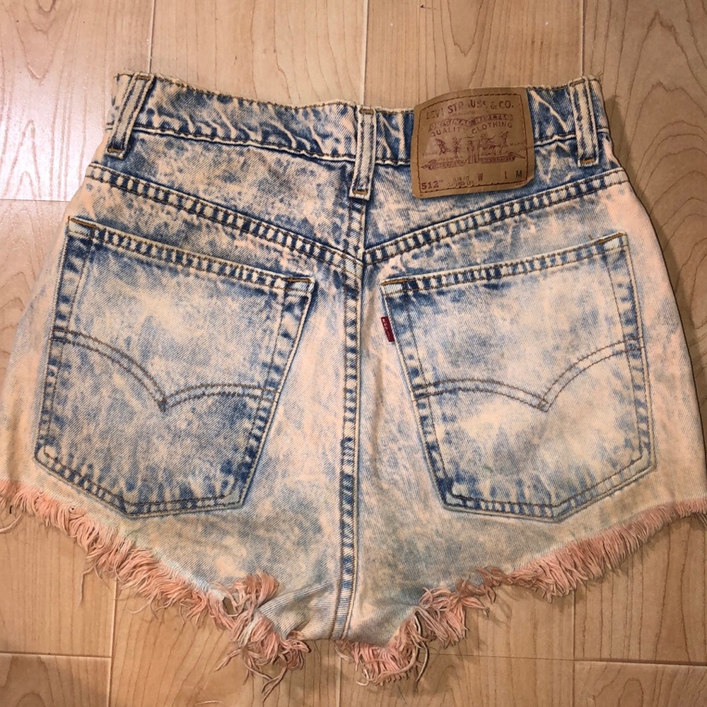Vintage High Waisted LEVI Shorts- 0/25